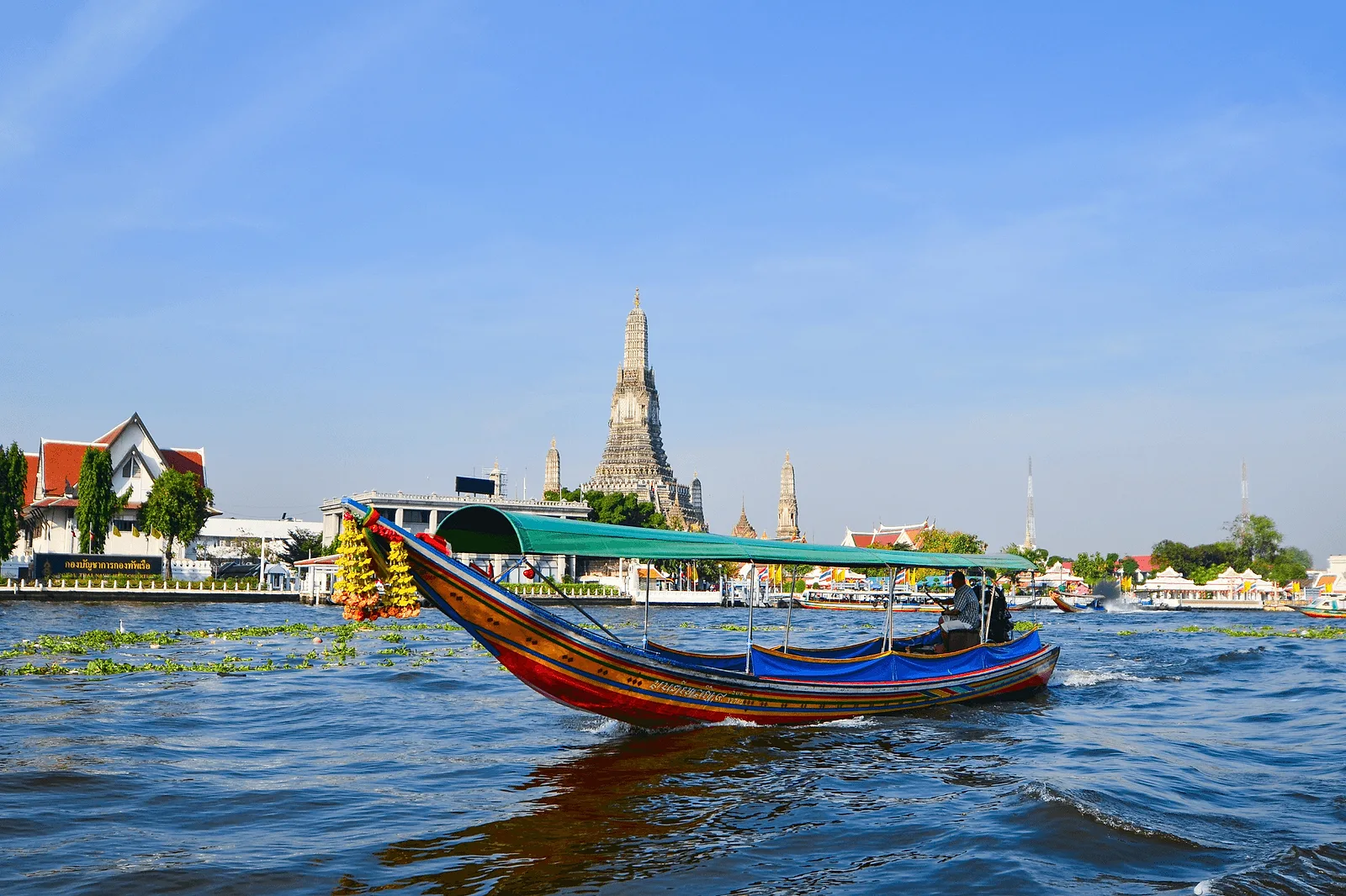 Photoshoot in Bangkok: chao phraya boat ride.