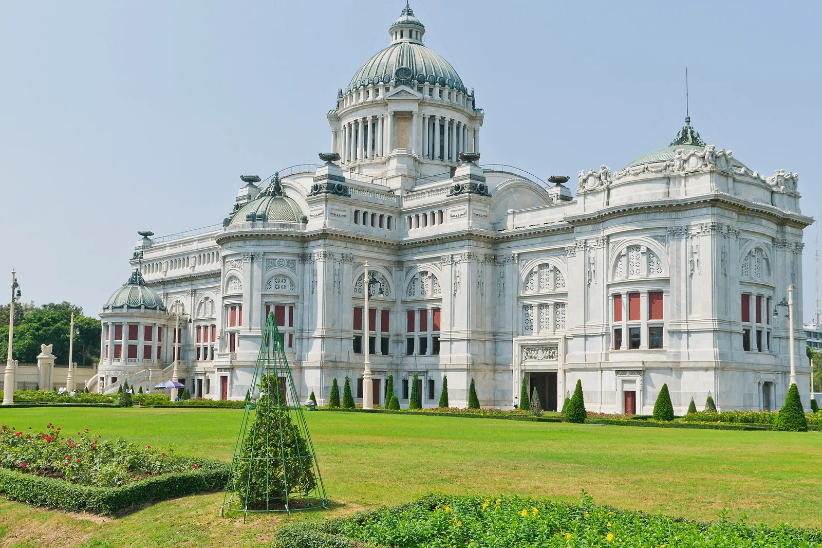 Photoshoot in Bangkok: dusit palace grounds.
