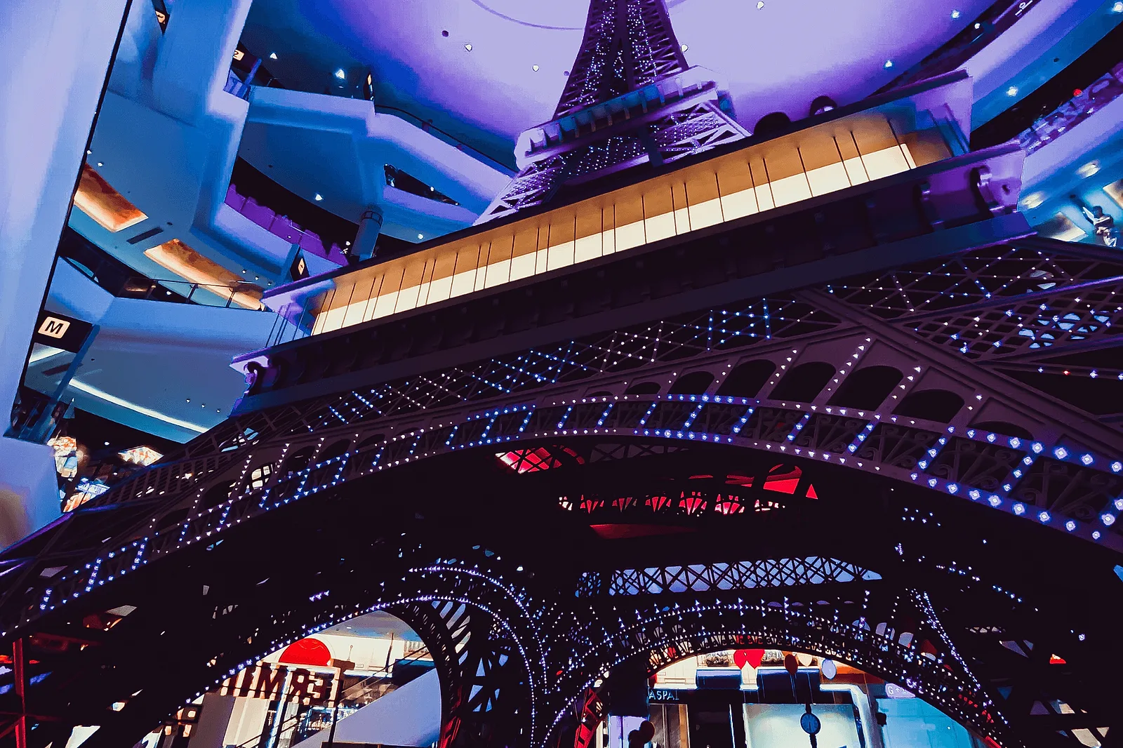 Photoshoot in Bangkok: terminal 21 mall.