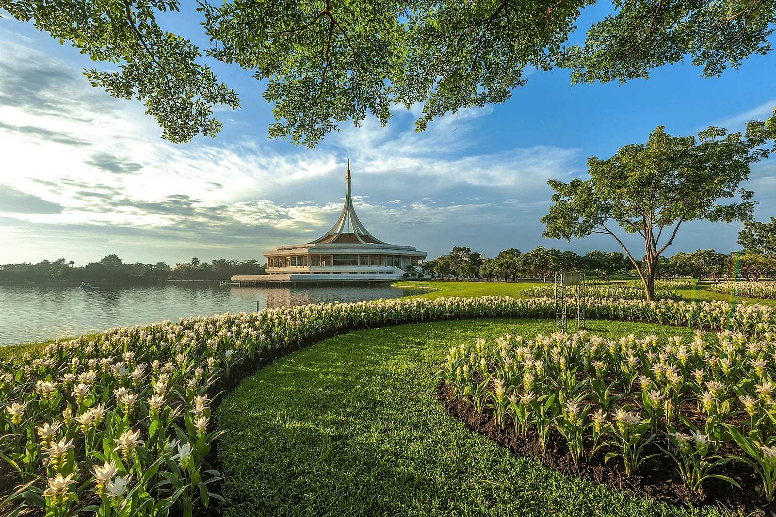 Photoshoot in Bangkok: king rama ix park.