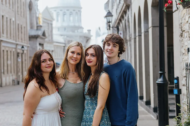 Vacation photoshoot in Montreal by Priscila