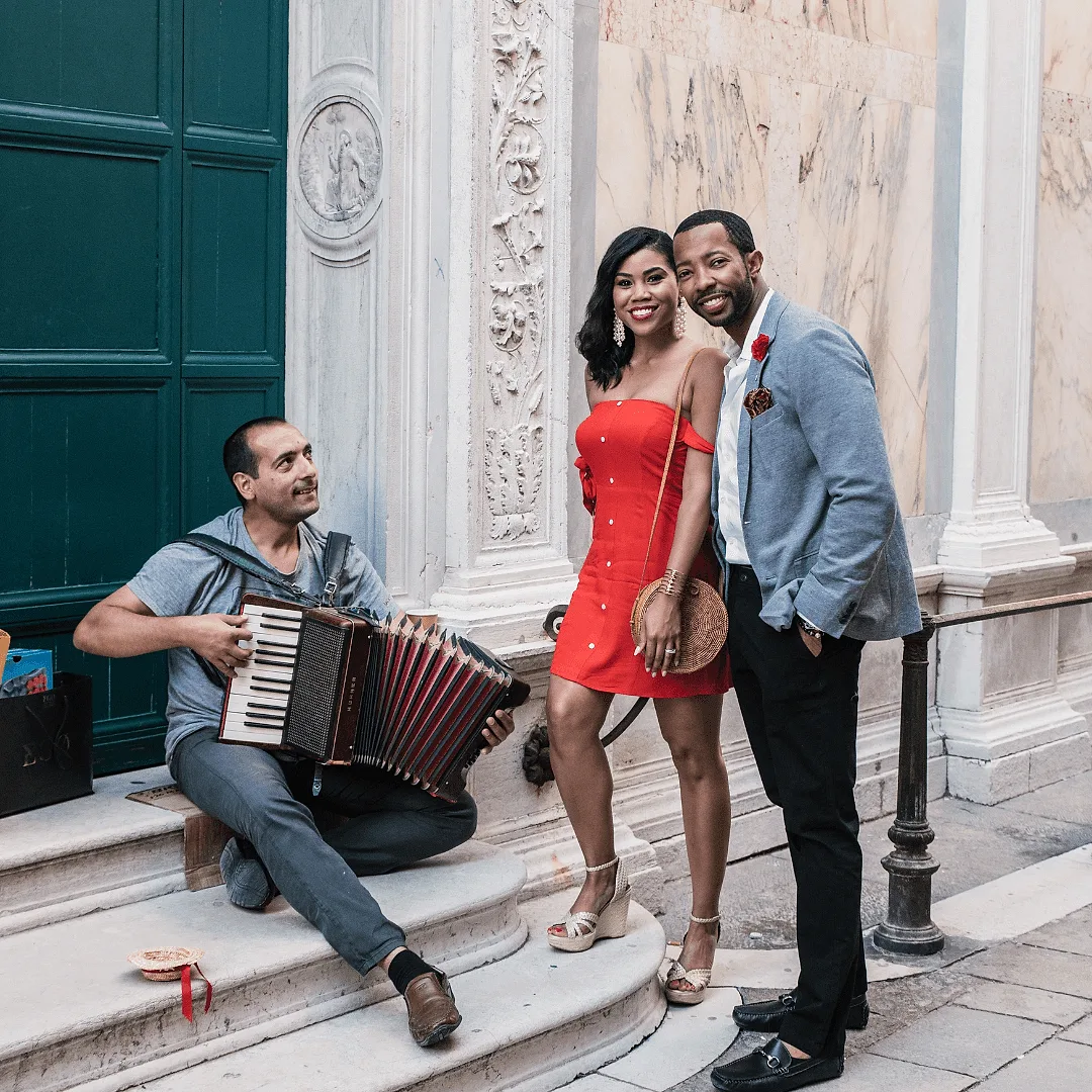 Photoshoot in Venice: story: selfies are just not enough on such a special place.