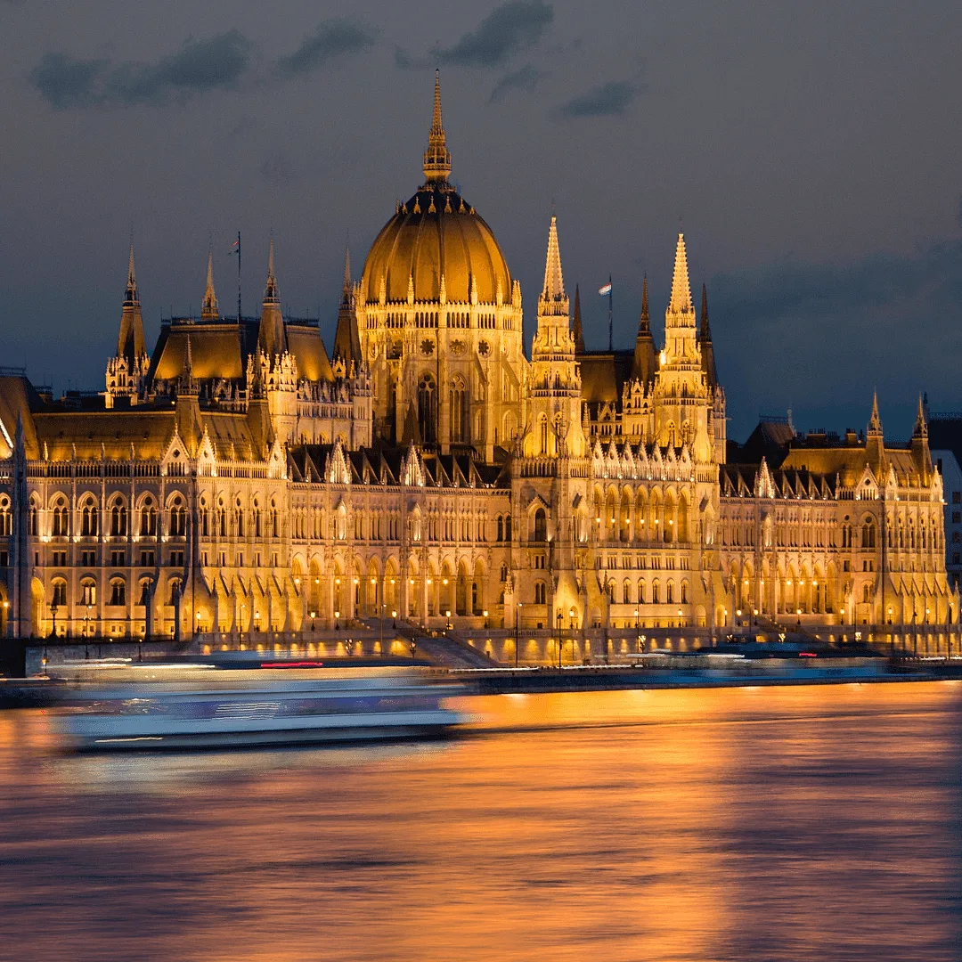 Photoshoot in Budapest: visit the hungarian parliament building.