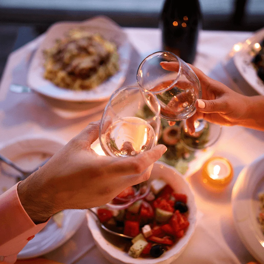 Photoshoot in Budapest: cozy dinner cruise on the danube.