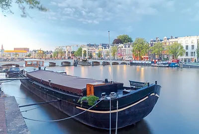 Magere Bridge — popular photoshoot spot in Netherlands
