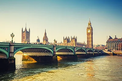 Westminster Bridge — popular photoshoot spot in London