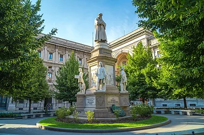 Piazza Della Scala — popular photoshoot spot in Milan