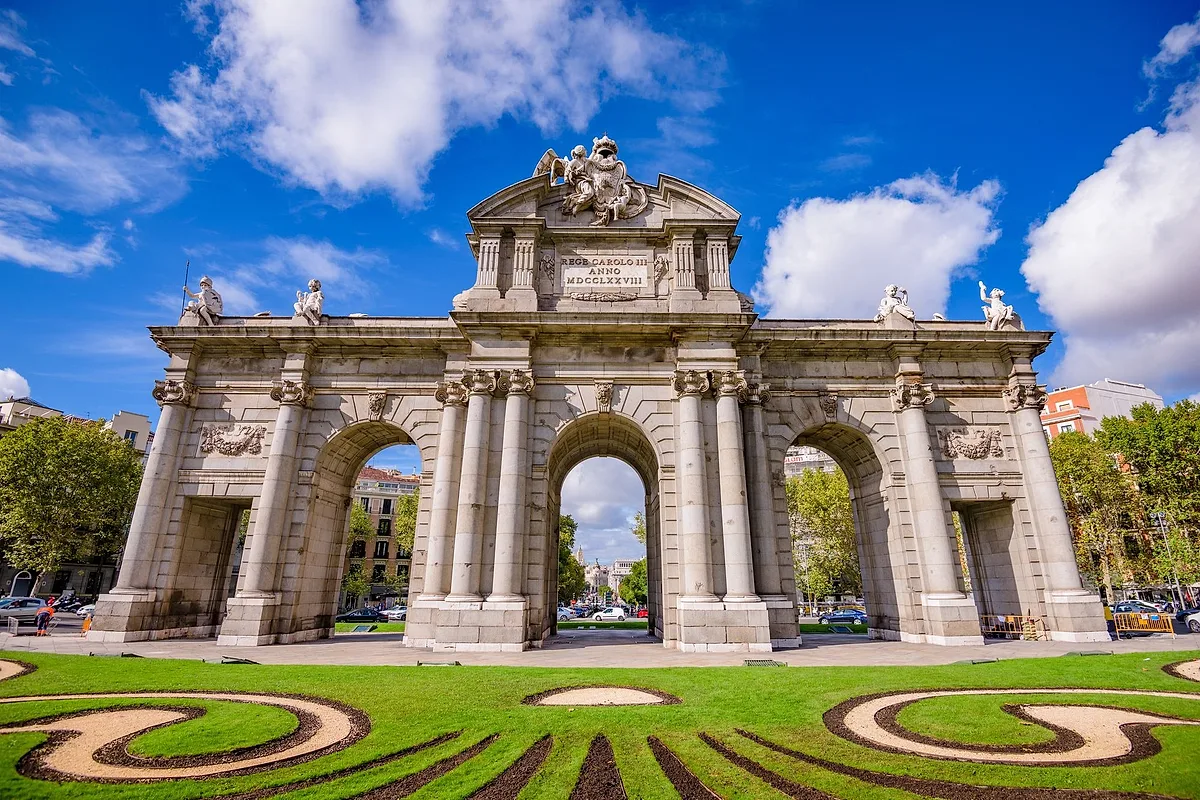 Photoshoot at Puerta de Alcalá