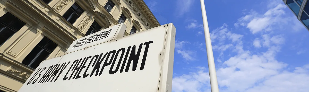 Photoshoot at Checkpoint Charlie & Mitte
