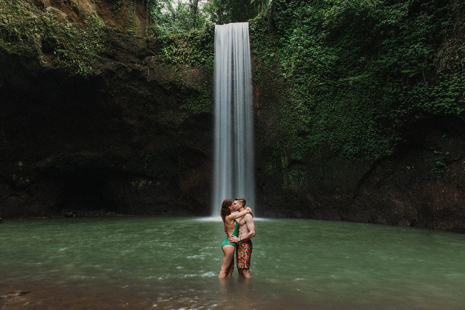 Family photoshoot by Suta, Localgrapher in Ubud