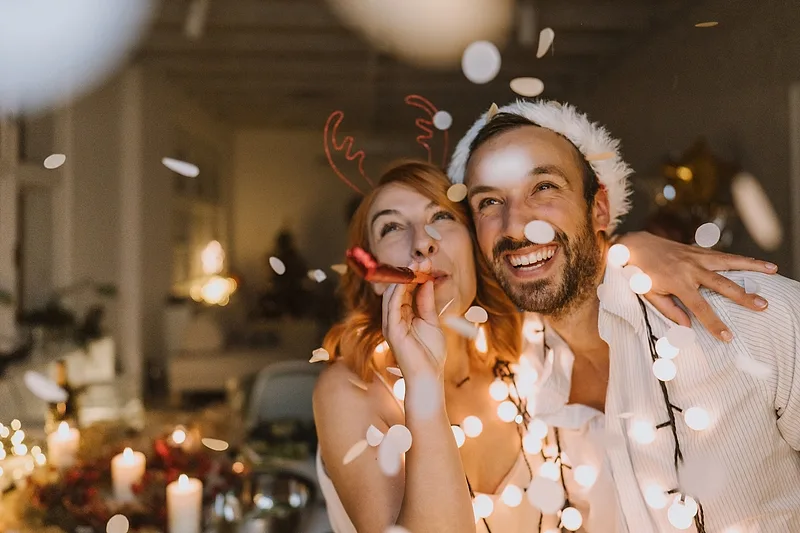 10+ Christmas Photoshoot Ideas for Your Company's Holiday Party