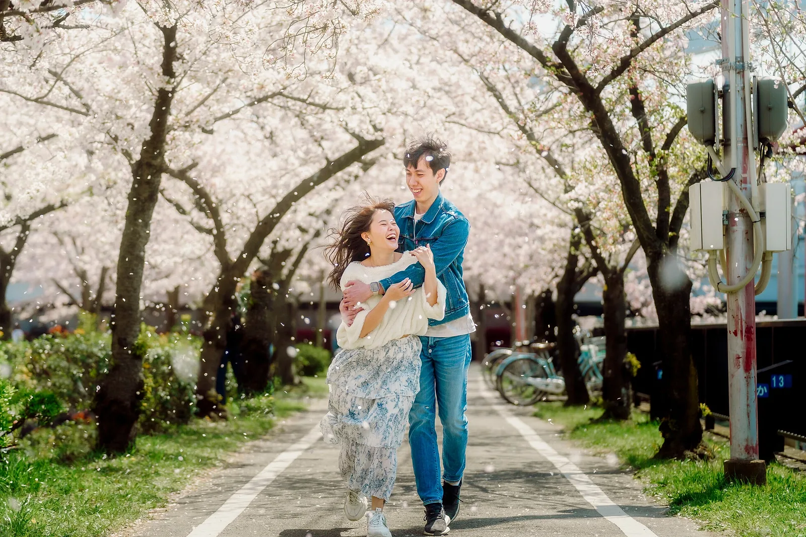 Surprise engagement photoshoot by Daruma, Localgrapher in Osaka