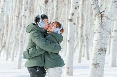 Shooting in the Cold: 25+ Poses Your Personal Photographer Can Capture in Winter Only