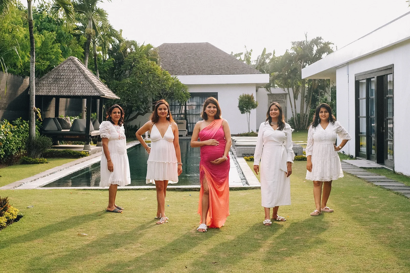 Maternity photoshoot by Hendro, Localgrapher in Seminyak