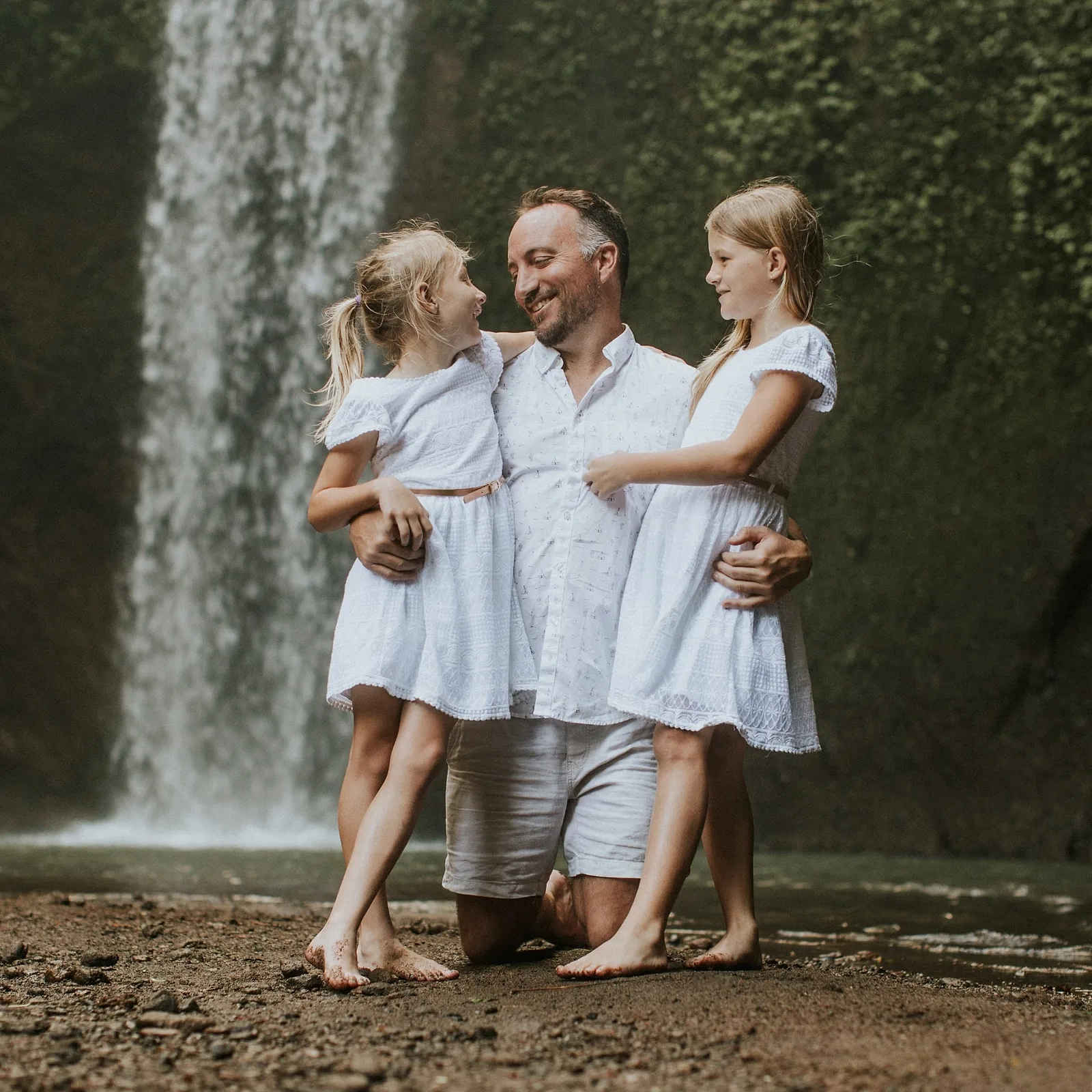 Photoshoot in Bali: photo spot #3: tegenungan waterfall.