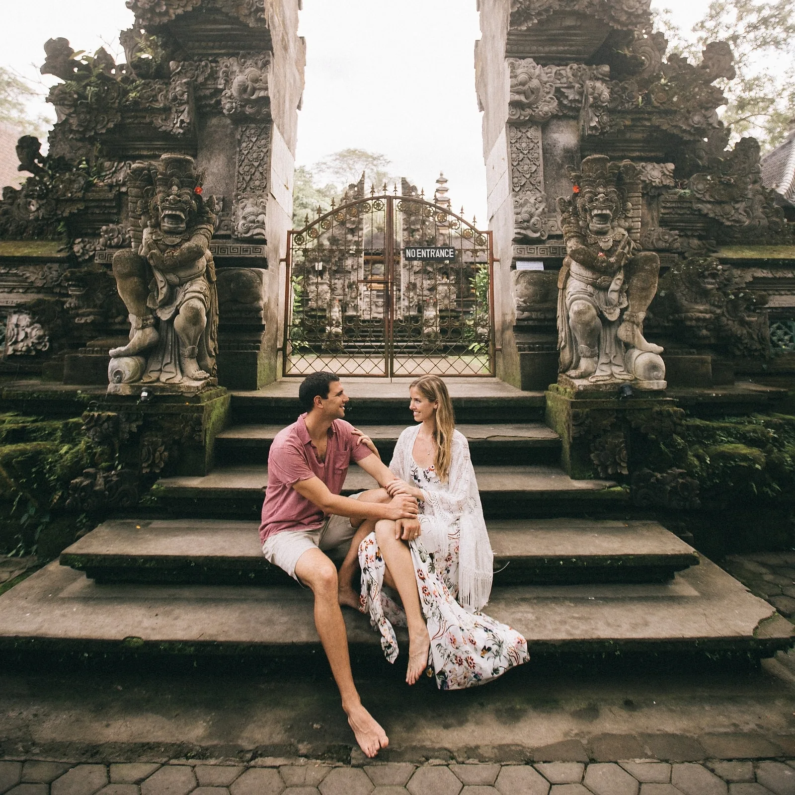 Photoshoot in Bali: photo spot #5: the gates of heaven.