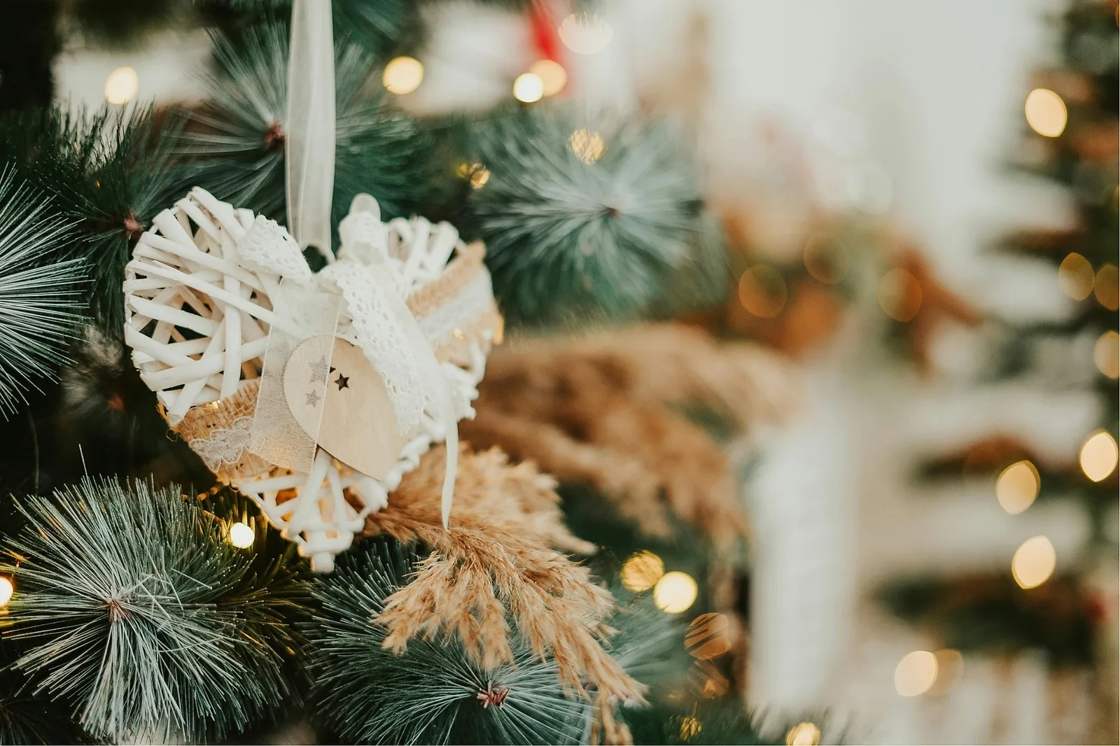 Decorate Your Tree with Natural Materials.