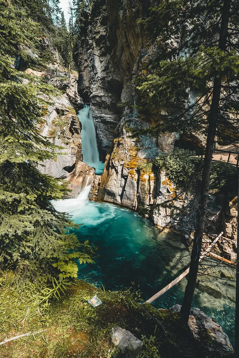 Johnston Canyon, photo spot in Banff