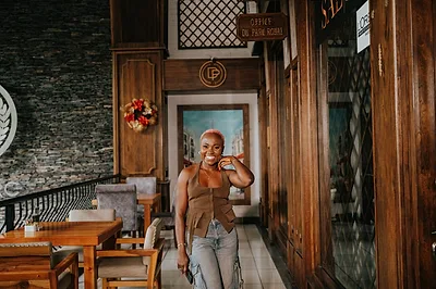 Localgrapher Academy: 17 Easy Tips for Teaching Your Partner to Take Better Pictures of You