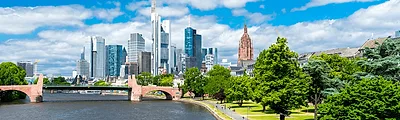 Frankfurt Skyline from Sachsenhausen Main Riverbank — popular photoshoot spot in Frankfurt