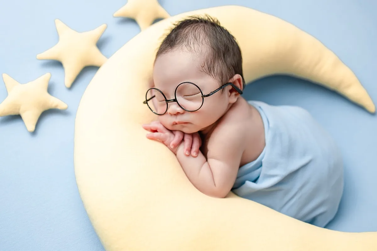 The Very Best Newborn Photography Props: Girl, Boy and Unisex
