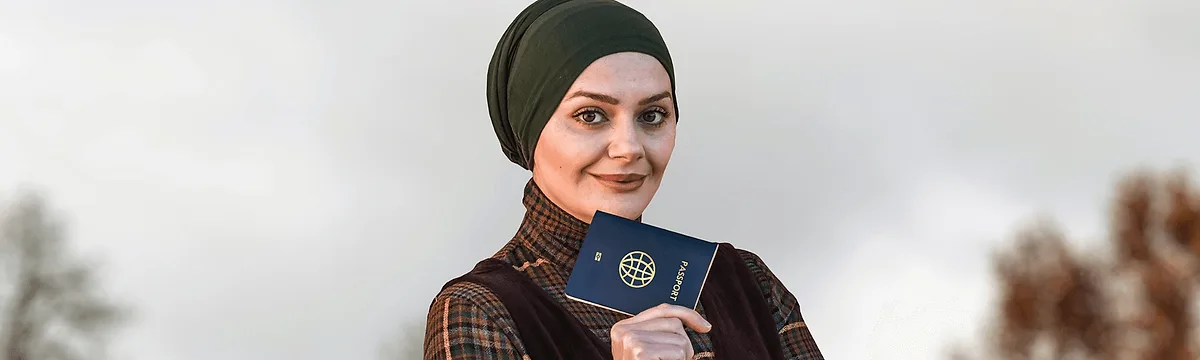 10 Ideas on What to Wear for Passport Photo (woman)