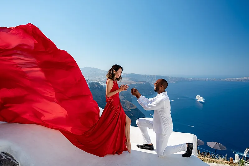 Proposal photoshoot by Yan, Localgrapher in Santorini
