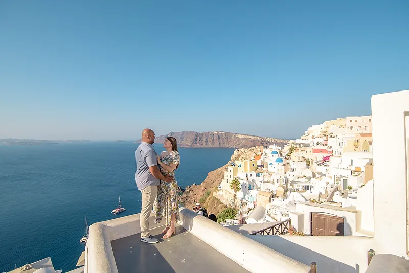 Couple's photoshoot by Dimo, Localgrapher in Santorini