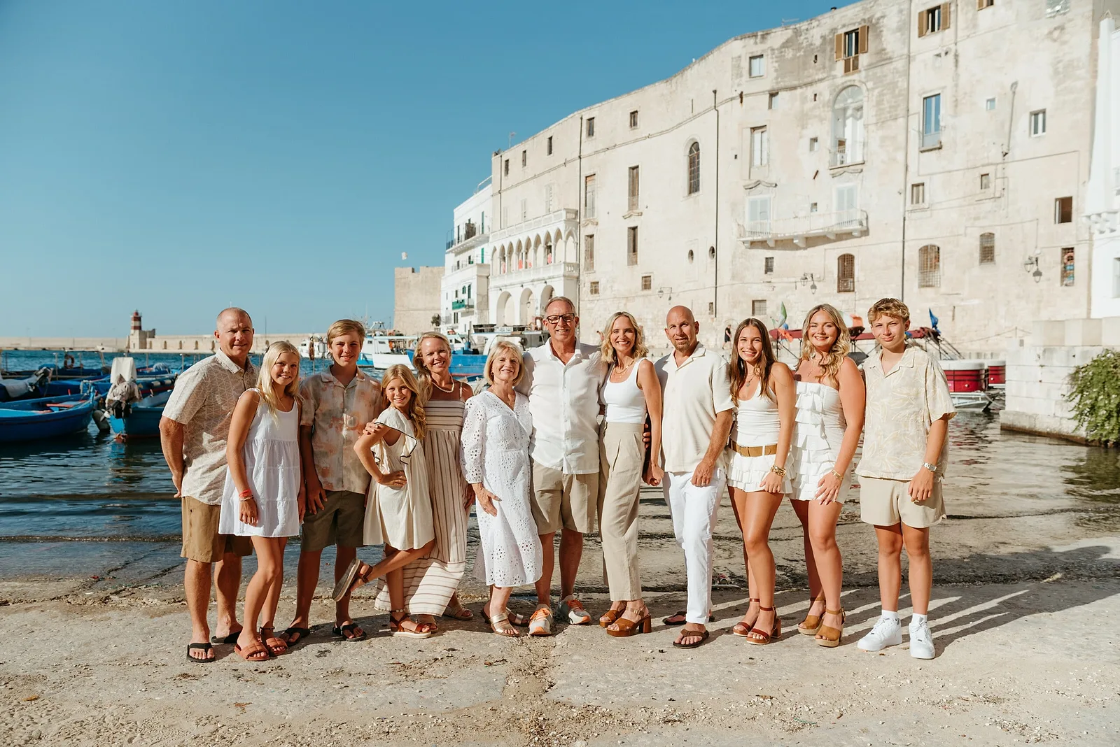Trend #1: Most Popular Large Family Photoshoot Styles This Year.