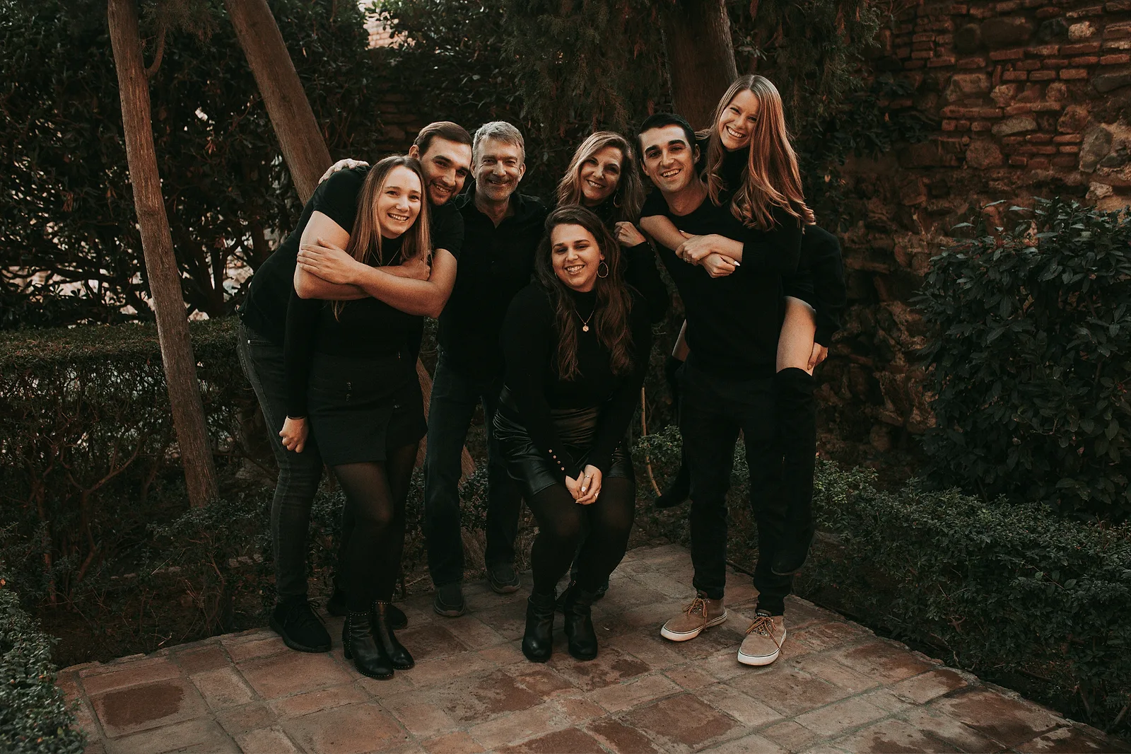 creative large family photo ideas
