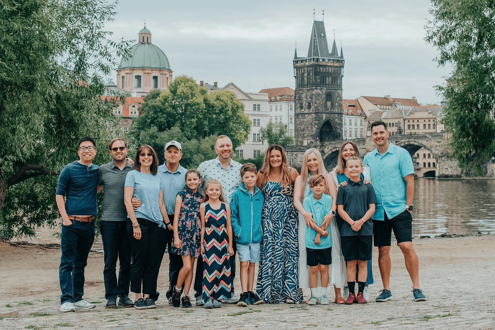 creative large family photo ideas