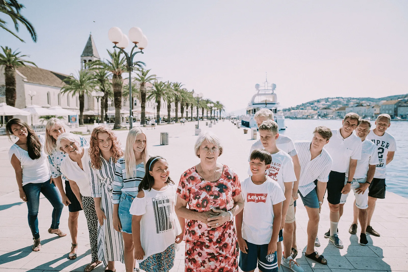 creative large family photo ideas