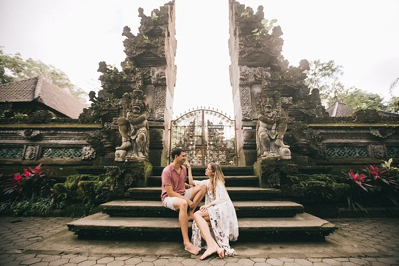 Honeymoon photoshoot by Suta, Localgrapher in Bali