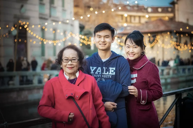 Family photoshoot by Diego, Localgrapher in Milan
