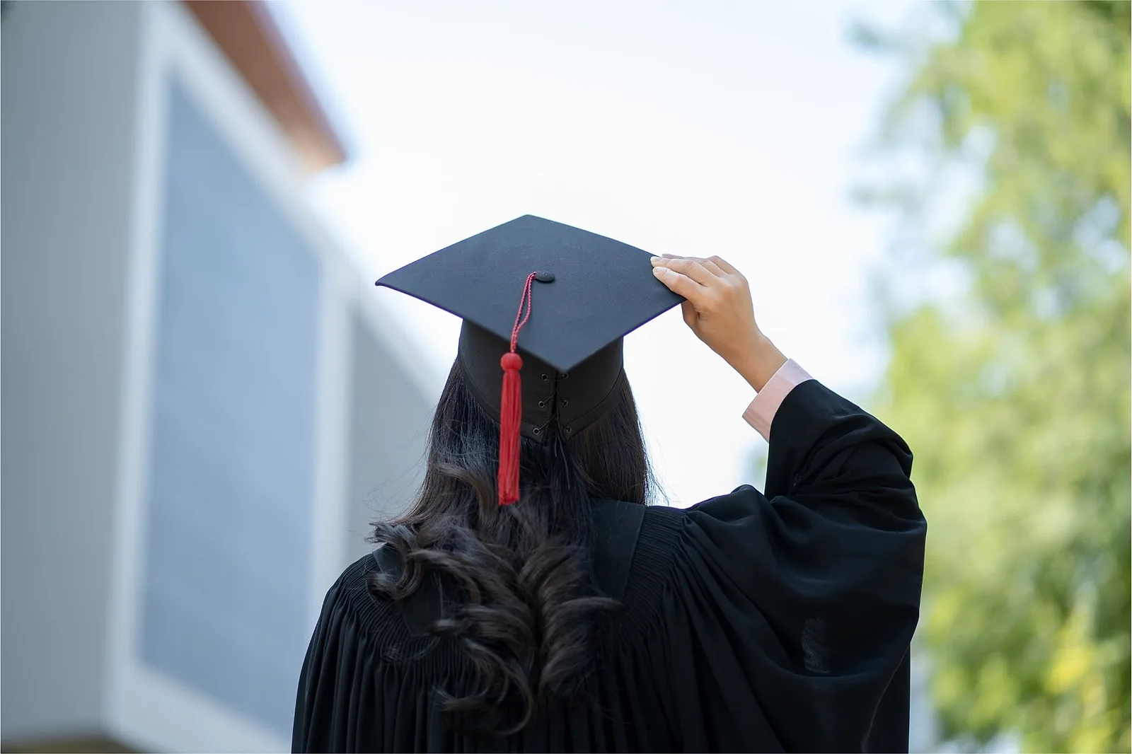 Graduation Pictures: What to Wear, How to Pose & More!