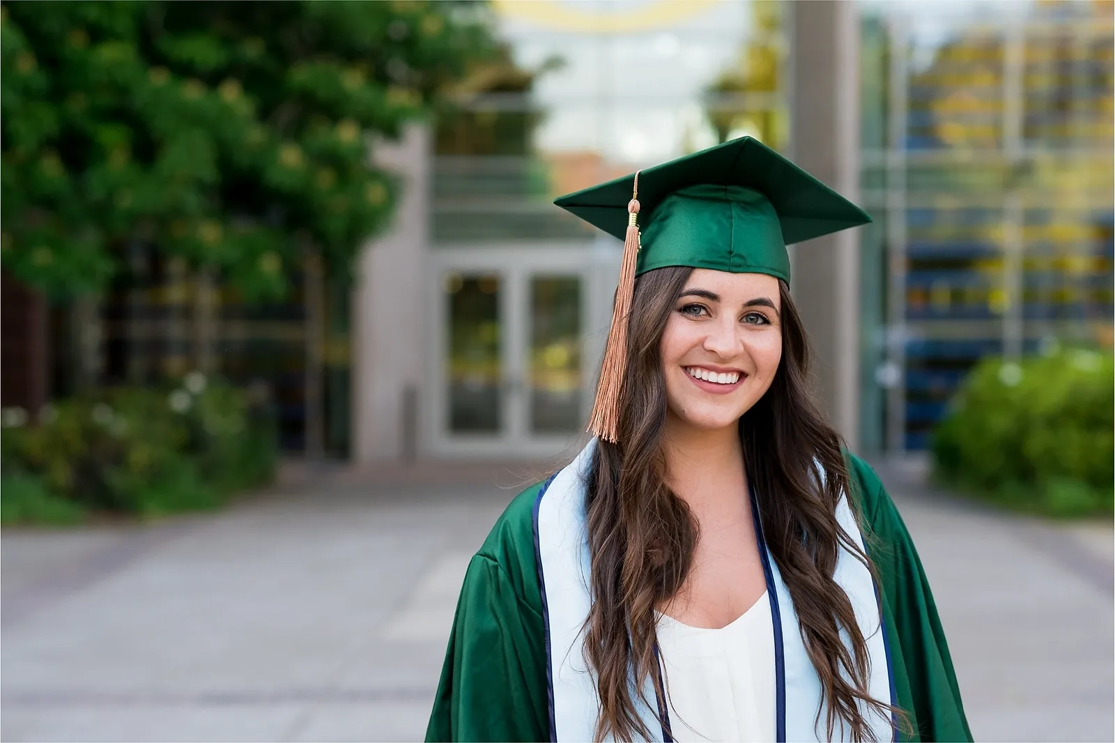 Graduation Pictures: What to Wear, How to Pose & More!
