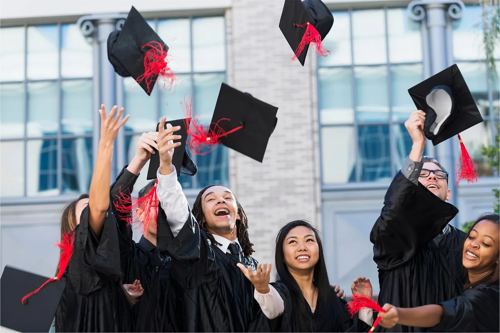 Graduation Pictures: What to Wear, How to Pose & More!