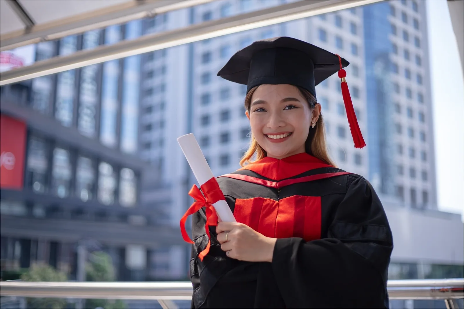 Graduation Pictures: What to Wear, How to Pose & More!