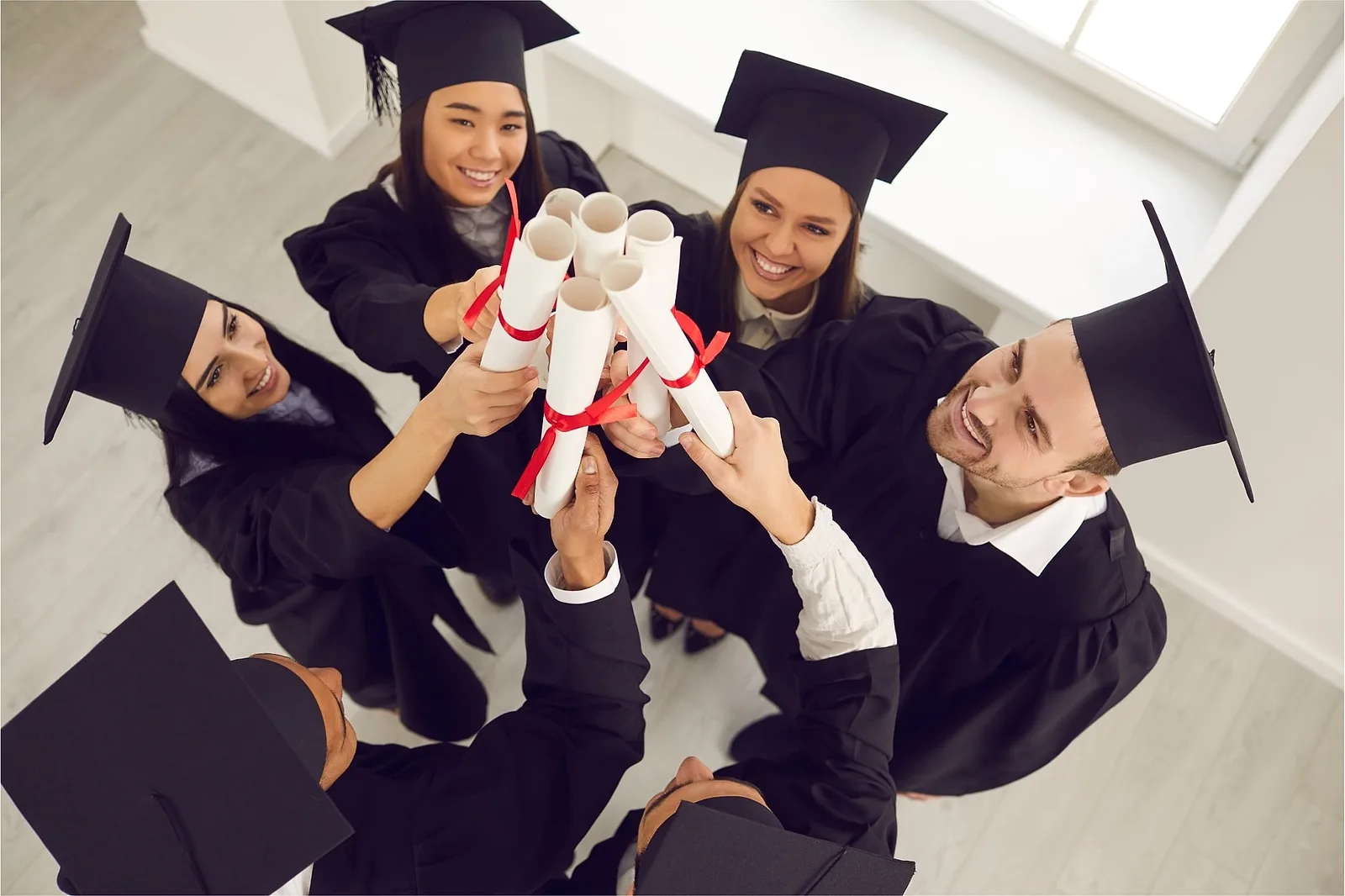 Graduation Pictures: What to Wear, How to Pose & More!