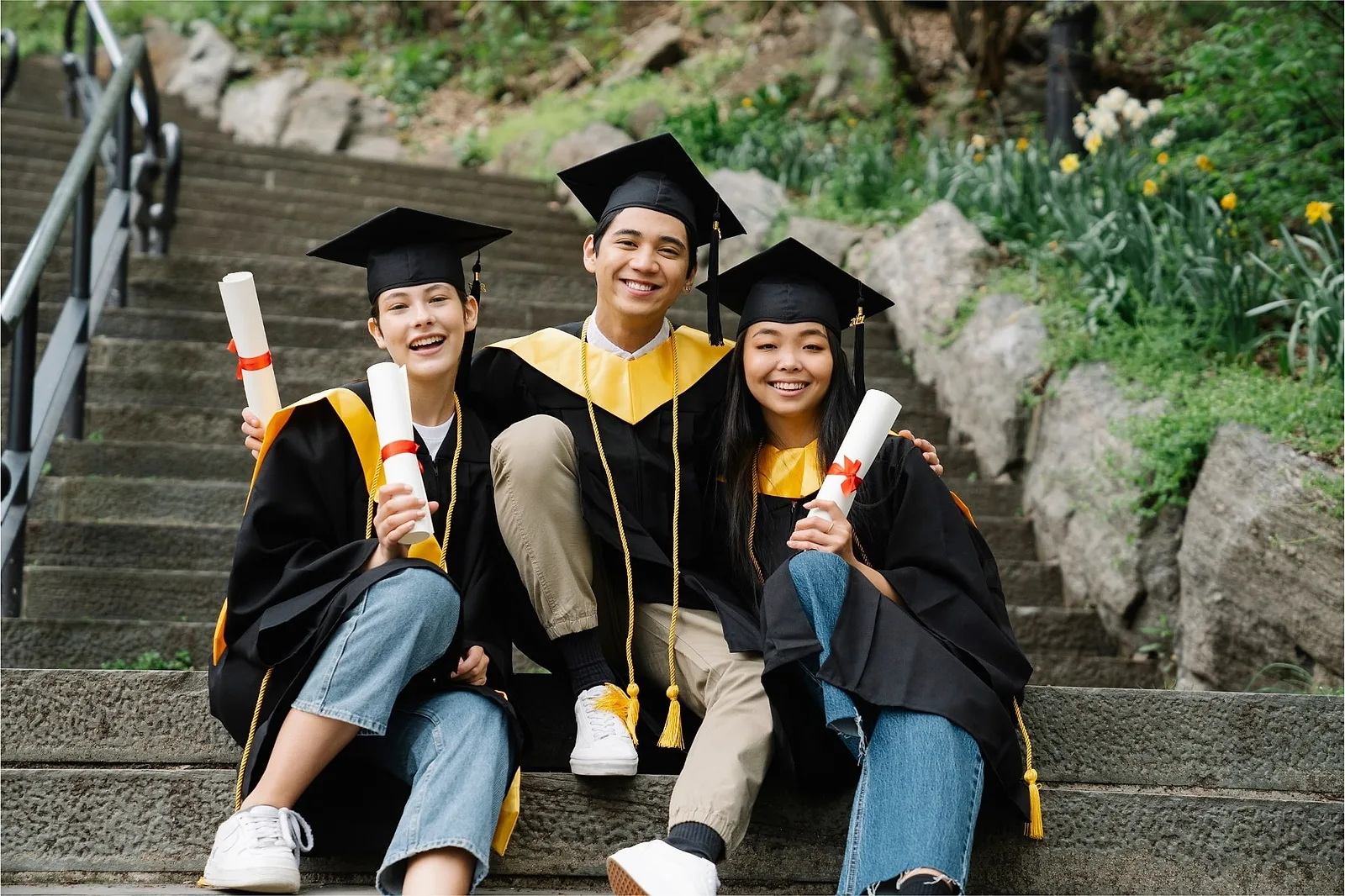 Graduation Pictures: What to Wear, How to Pose & More!