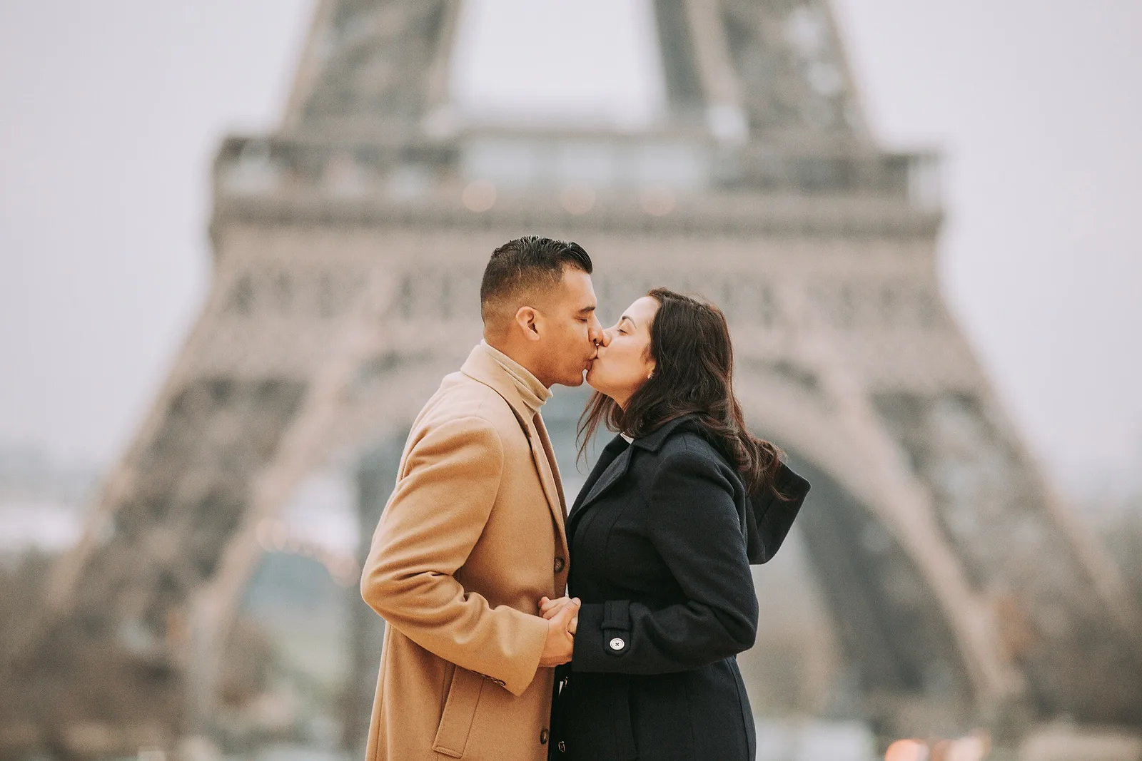 Couple photoshoot by Daniel, Localgrapher in Paris