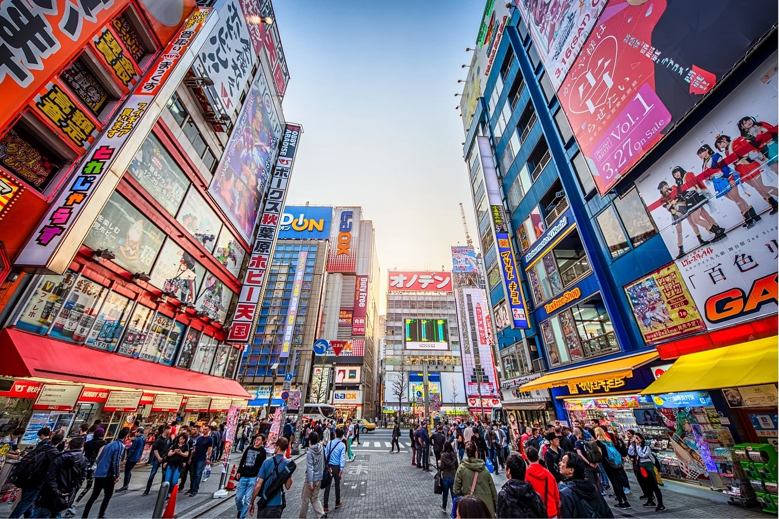 Photoshoot in Tokyo: reason #4: vibrant street life.