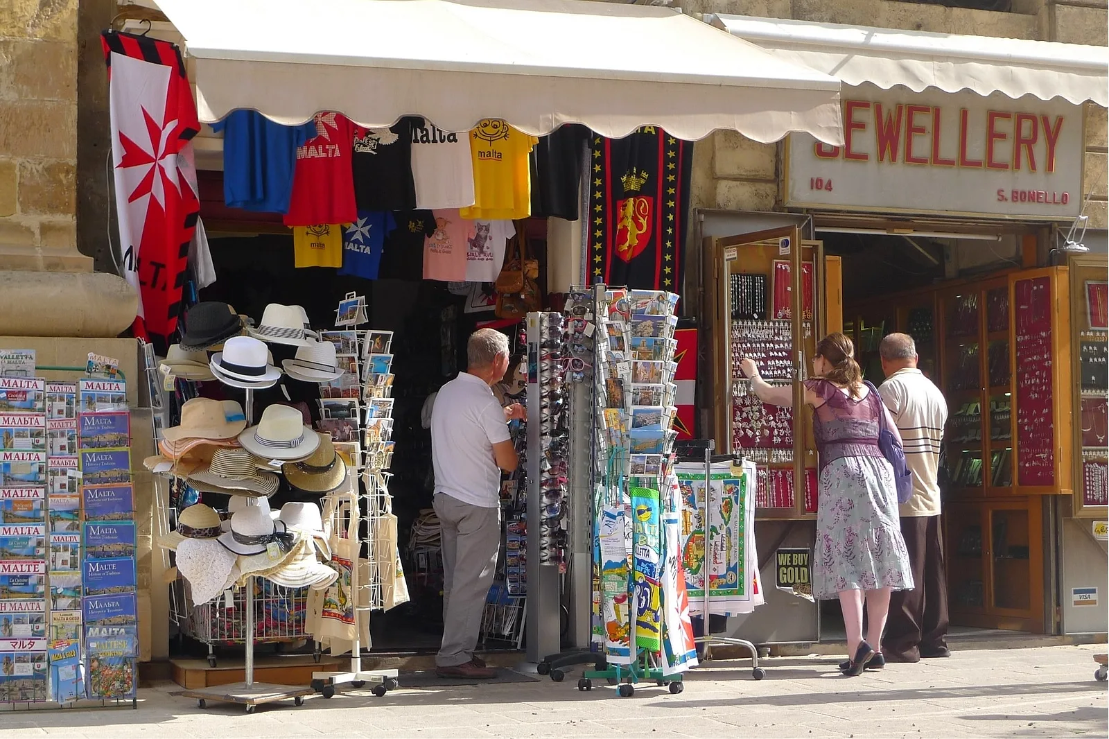 Photoshoot in Malta: reason #6: english-speaking locals.