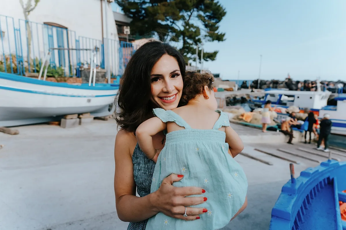 25 Beautiful Mom Photoshoot Ideas to Capture Motherhood Perfectly