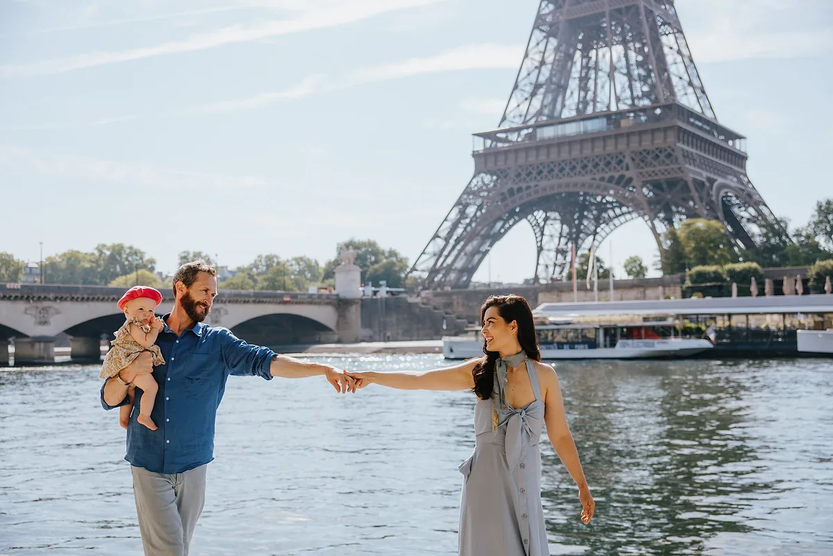25 Heartwarming Family Photos with Baby to Inspire Your Next Shoot
