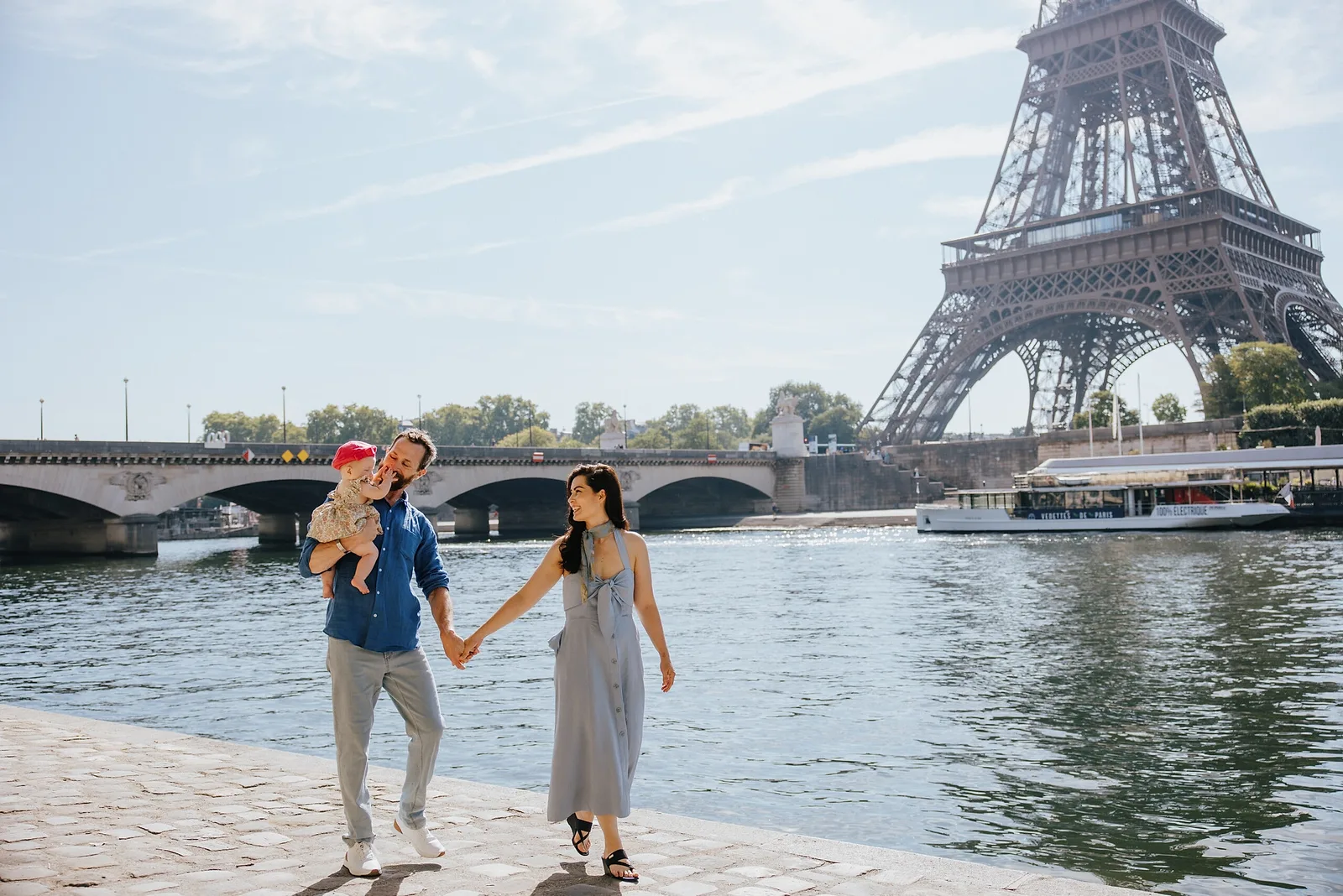 Photoshoot in Paris: family walk.