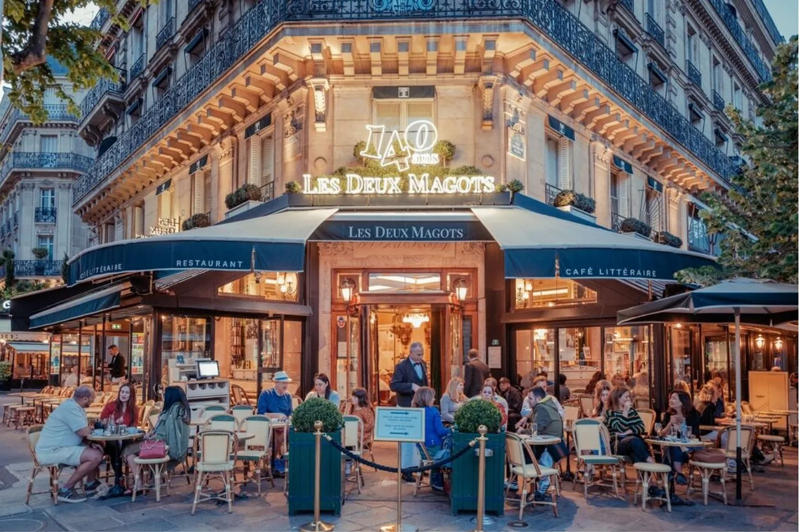 Photoshoot in Paris: café #2: les deux magots.