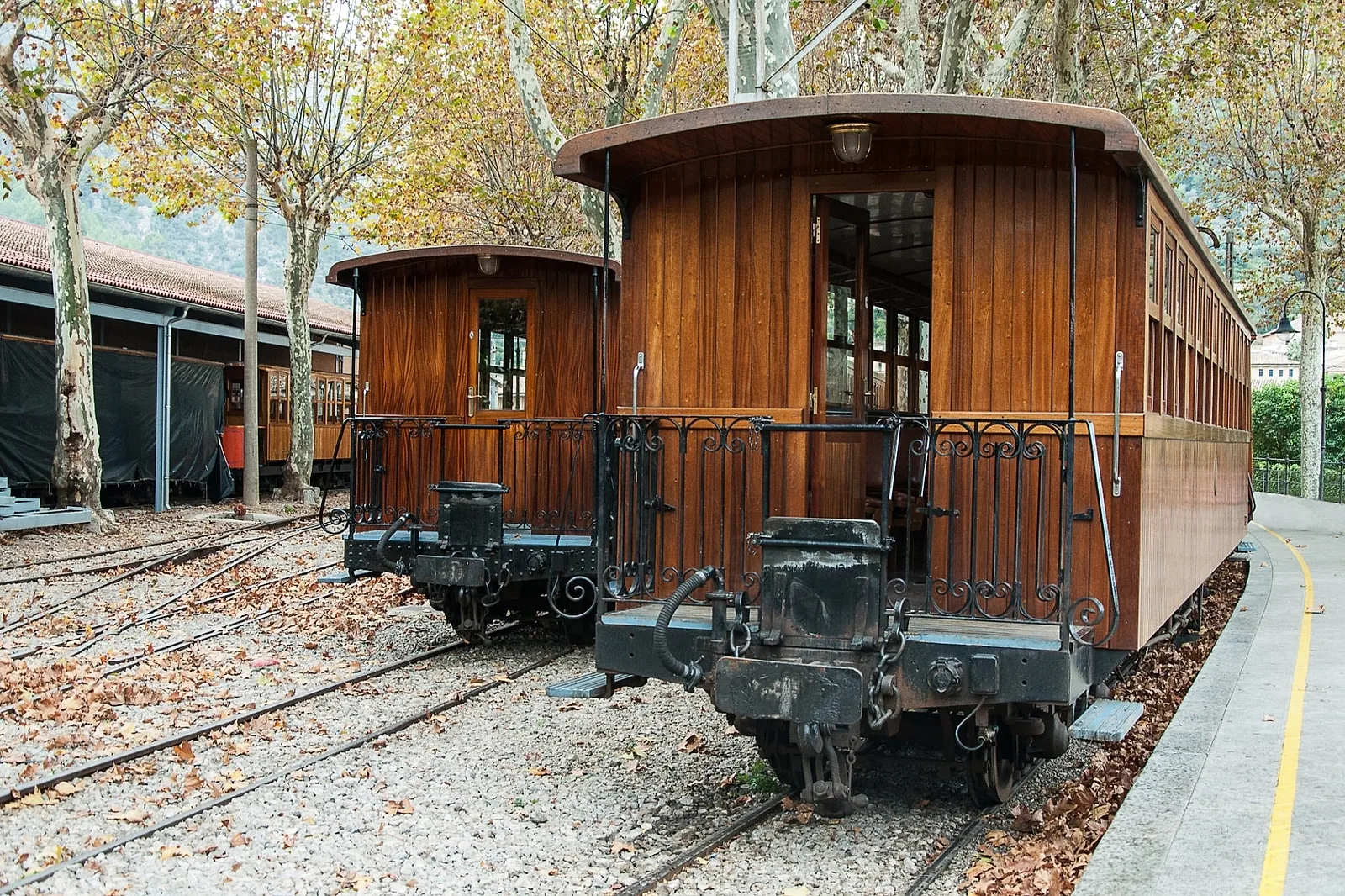 Photoshoot in Mallorca: trip #2: soller and the wooden train.