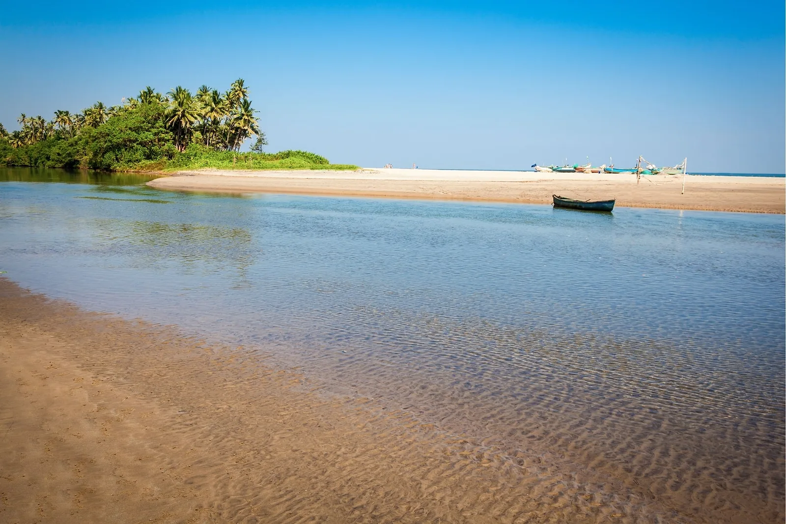 Photoshoot in North Goa: beach #1: ashwem beach.