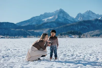 Holiday Photoshoot Inspiration: Cozy, Festive & Picture-Perfect Ideas